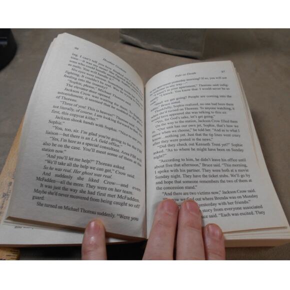 Pale as Death by Heather Graham Paperback 2018 Krewe of Hunters #25 - Picture 6 of 8